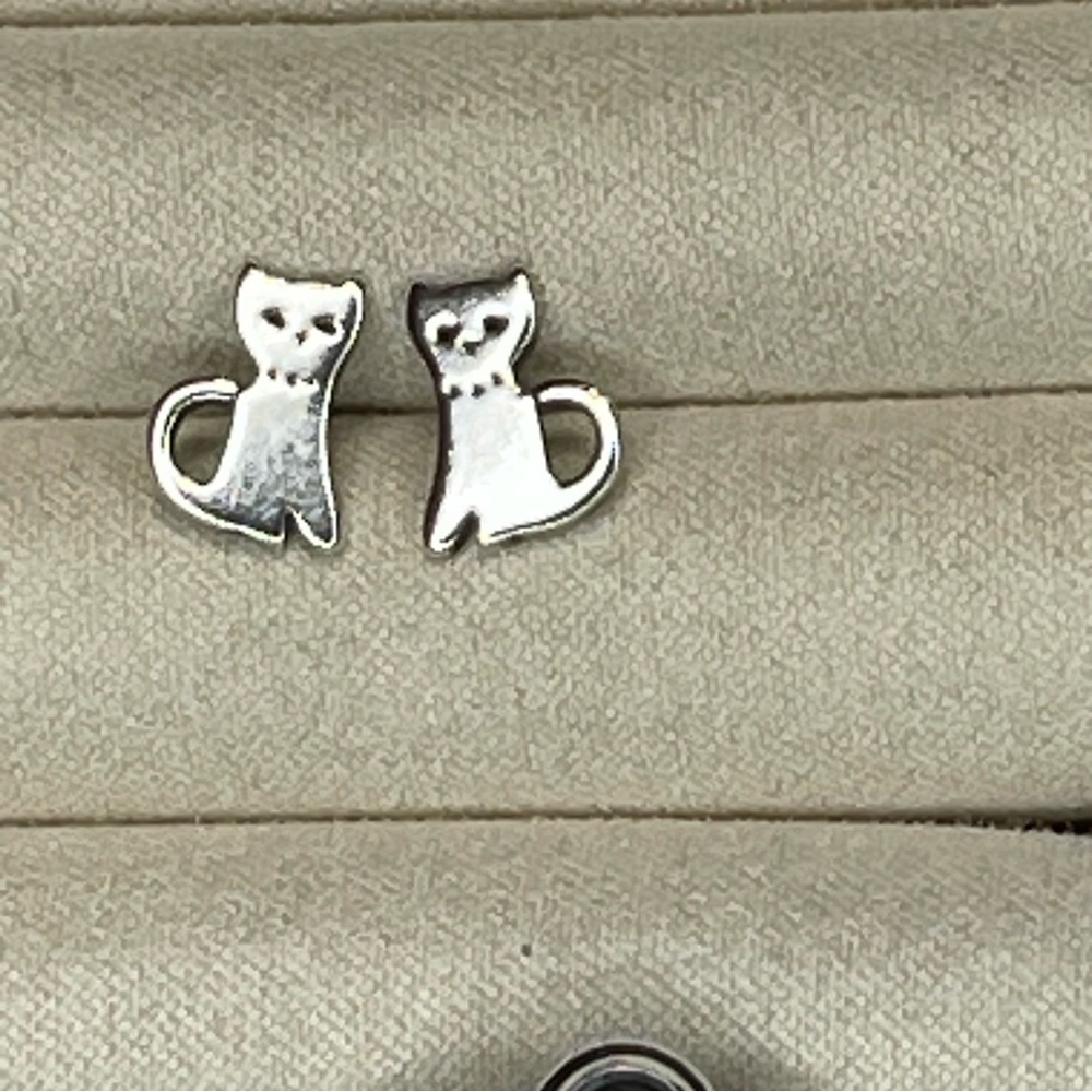 Vintage JAMES AVERY Kitty Cat Stud Silver Earrings- Era 1980-1990’s - RARE PAIR